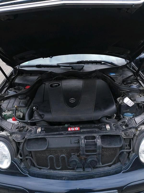 Gebraucht Mercedes 220 150 PS (110 kW) 2005 Schwarz Kombi