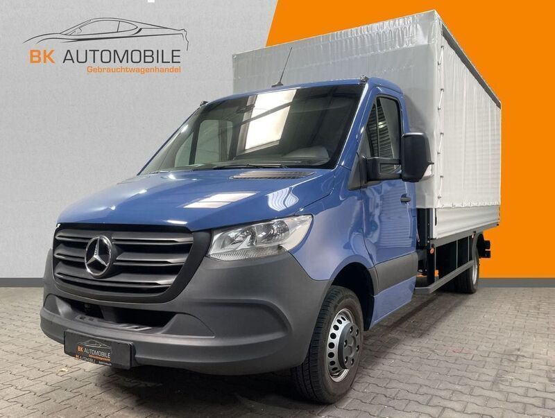 Blau Gebraucht 2024 Mercedes Sprinter Van | 48.671 € (Guter Preis) - Bild 1/2