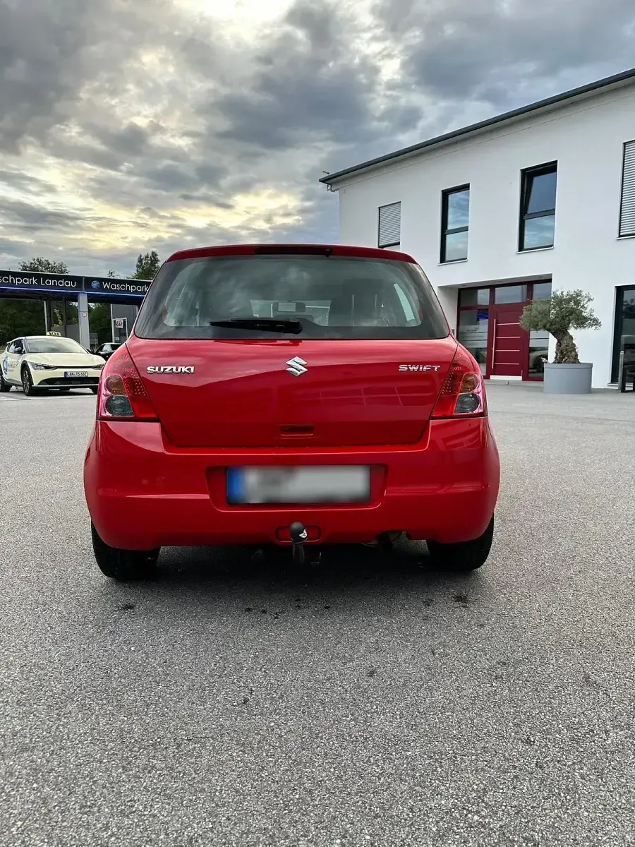 Gebraucht Suzuki Swift Club 92 PS (67 kW) 2010 Rot Kleinwagen