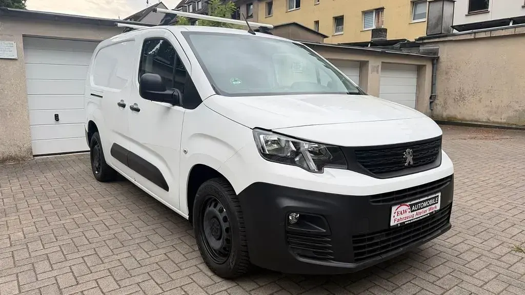 Gebraucht Peugeot Partner Premium 131 PS (96 kW) 2019 Silber Van / Kleinbus