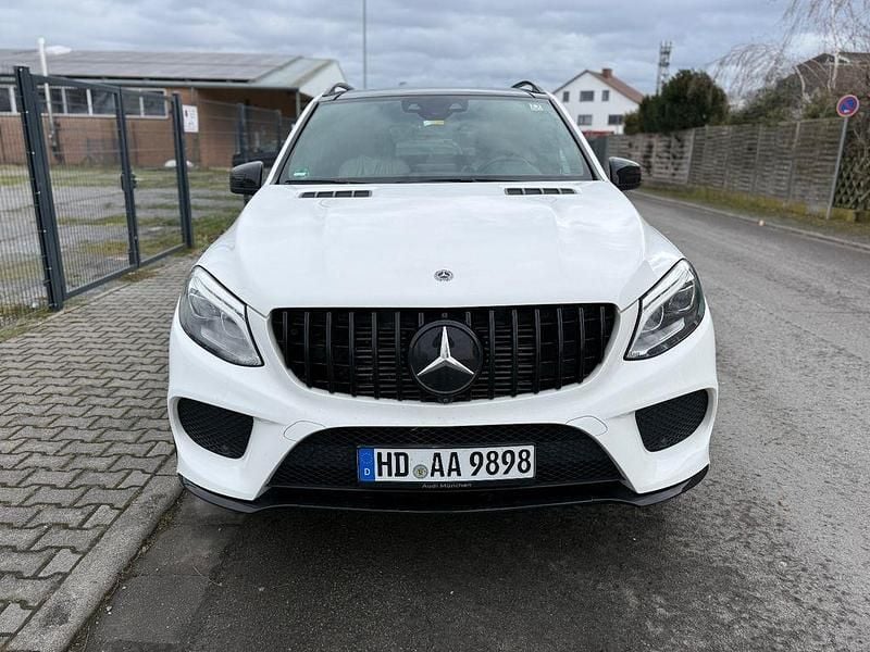 Weiß Gebraucht 2016 Mercedes GLE350 AMG line SUV | 29.900 € (Guter Preis) - Bild 1/4
