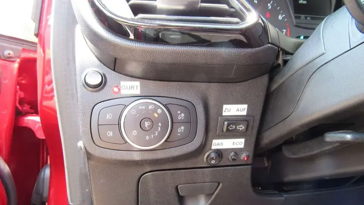 Gebraucht Ford Fiesta Titanium 101 PS (74 kW) 2018 Rot Kleinwagen