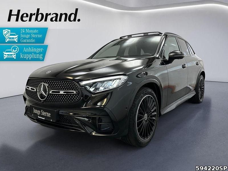 Metalliclack obsidianschwarz Gebraucht 2025 Mercedes GLC300 AMG SUV | 63.430 € (Superpreis) - Bild 1/4