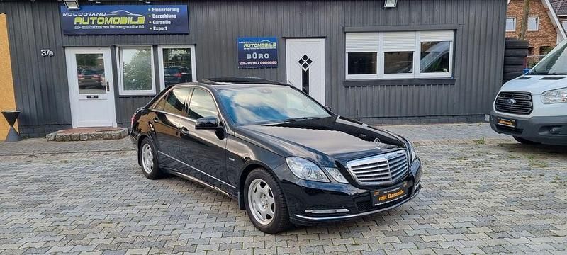 Schwarz Gebraucht 2011 Mercedes E200 Limousine | 10.999 € (Fairer Preis) - Bild 1/4