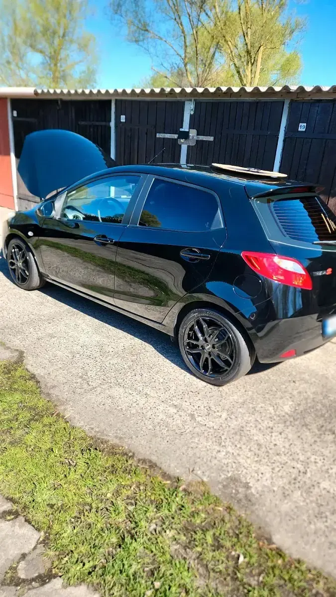 Używany Mazda 2 75 KM (55 kW) 2010 Czarny Hatchback