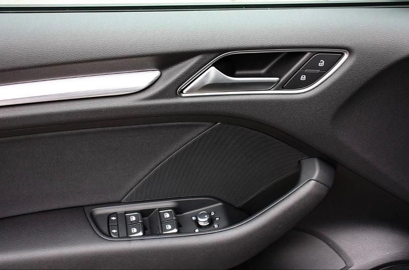 Second-hand Audi A3 Design 150 CP (110 kW) 2020 Albastru Berlinǎ