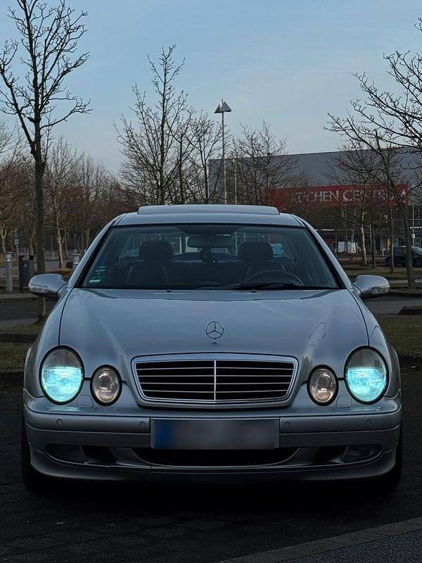 Gebraucht Mercedes CLK320 218 PS (160 kW) 2000 Silber Coupé