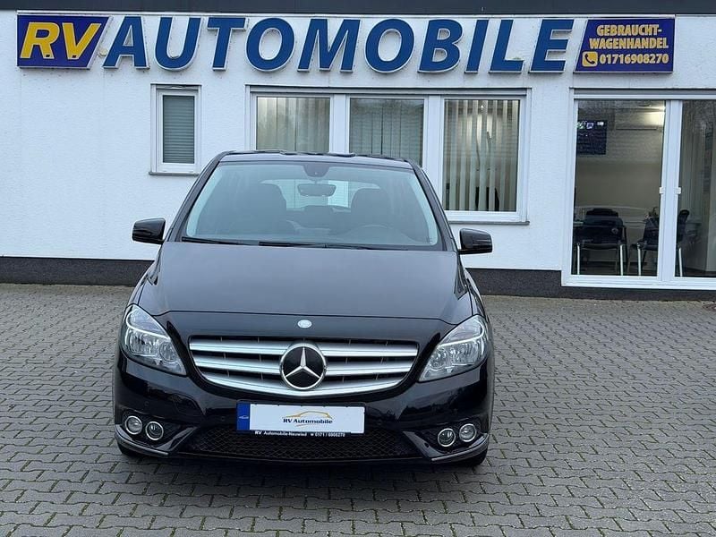 Schwarz Gebraucht 2012 Mercedes 180 Limousine | 7.999 € (Etwas zu teuer) - Bild 1/4