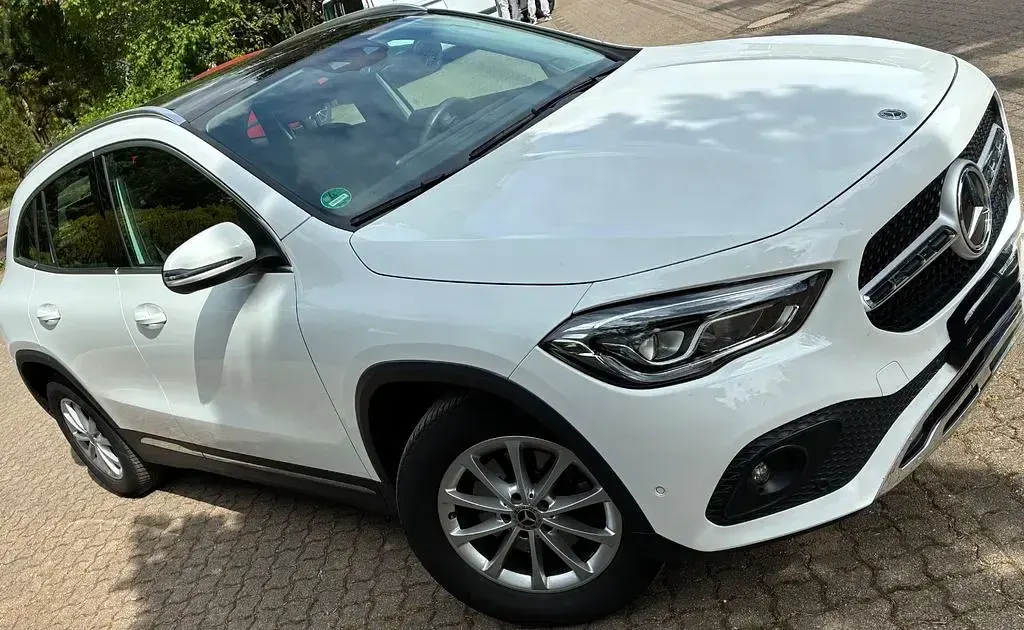 Gebraucht Mercedes GLA200 160 PS (117 kW) 2021 Weiß SUV