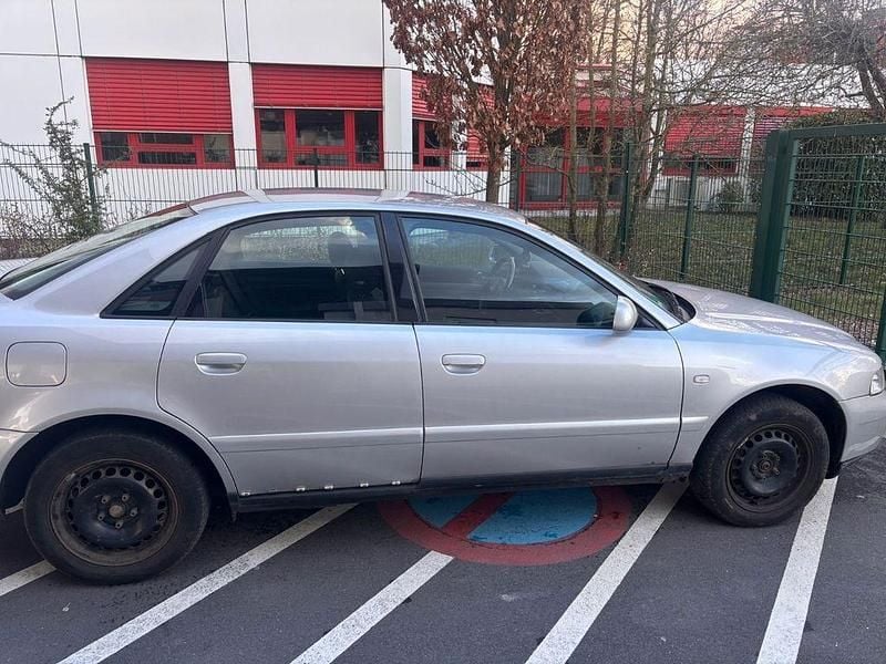 Gebraucht Audi A4 S-Line 101 PS (74 kW) 2000 Silber Limousine