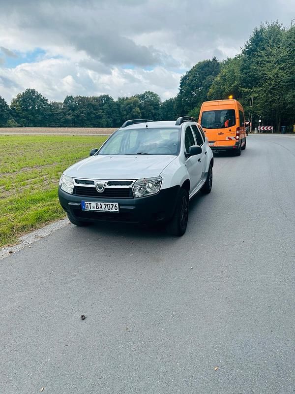Weiß Gebraucht 2012 Dacia Duster SUV | 4.650 € (Fairer Preis) - Bild 1/4