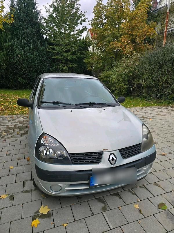 Silber Gebraucht 2002 Renault Clio II Kleinwagen | 700 € (Superpreis) - Bild 1/4