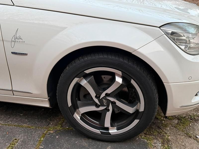 Gebraucht Mercedes C250 204 PS (150 kW) 2010 Weiß Kombi