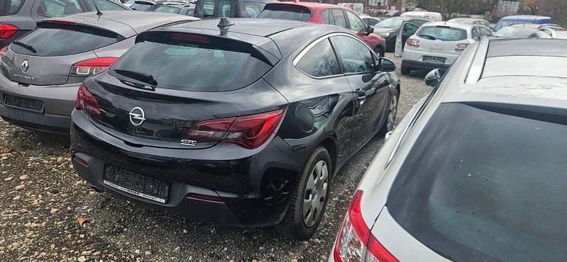 Gebraucht Opel Astra GTC Innovation 165 PS (121 kW) 2013 Schwarz Coupé
