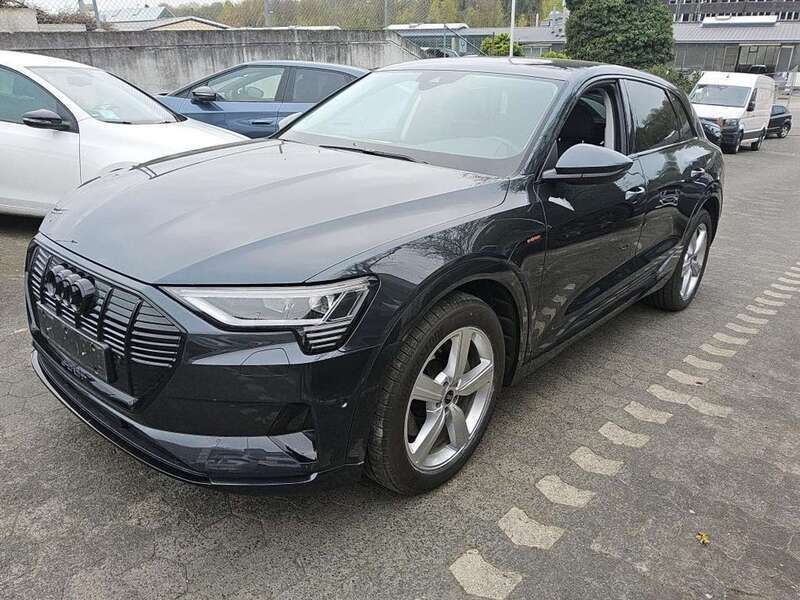 Manhattangrau metallic Gebraucht 2022 Audi e-tron Advanced SUV | 29.450 € (Superpreis) - Bild 1/1