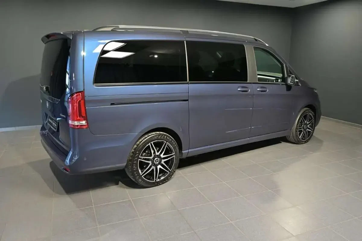 Gebraucht Mercedes V300 Avantgarde 237 PS (174 kW) 2023 Sodalithblau met. Van / Kleinbus