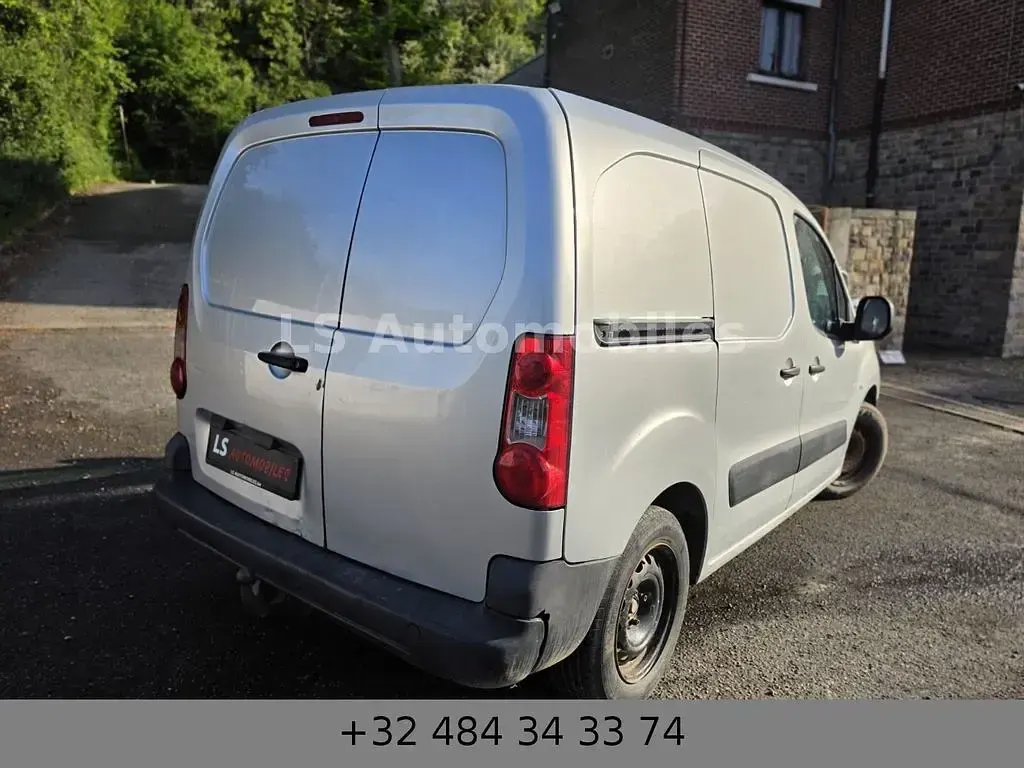 Gebraucht Peugeot Partner 90 PS (66 kW) 2011 Silber Van / Kleinbus