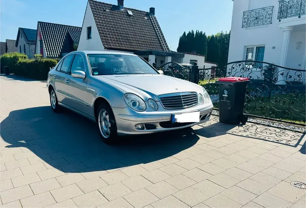 Gebraucht Mercedes E200 136 PS (100 kW) 2005 Silber Limousine