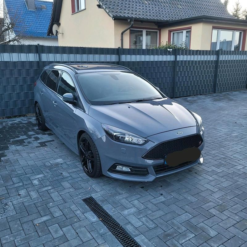 Gebraucht Ford Focus ST 185 PS (136 kW) 2016 Grau Kombi