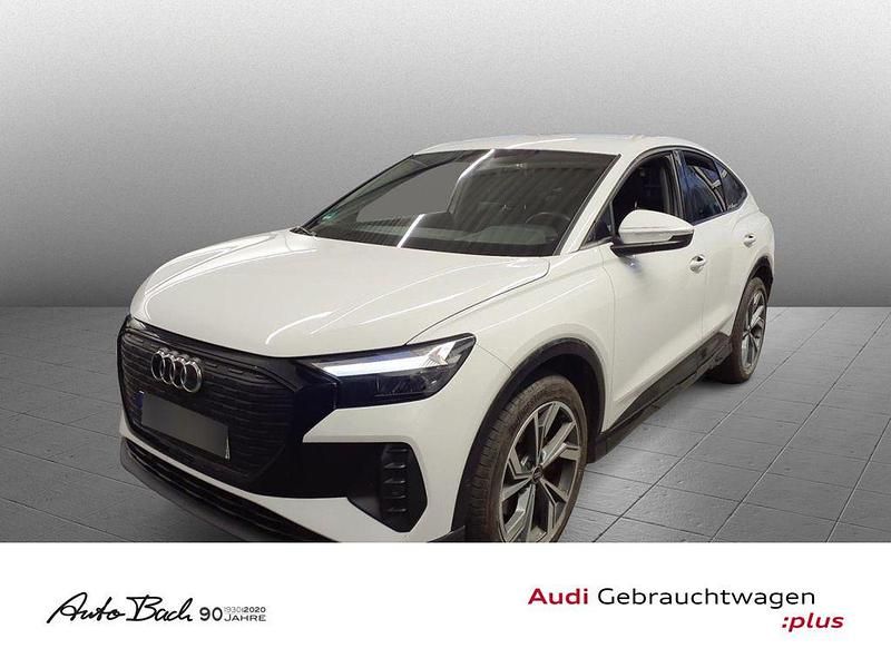 Weiß (gletscherweiß metallic) Gebraucht 2022 Audi Q4 Sportback e-tron Advanced Plus SUV | 24.870 € (Guter Preis) - Bild 1/3