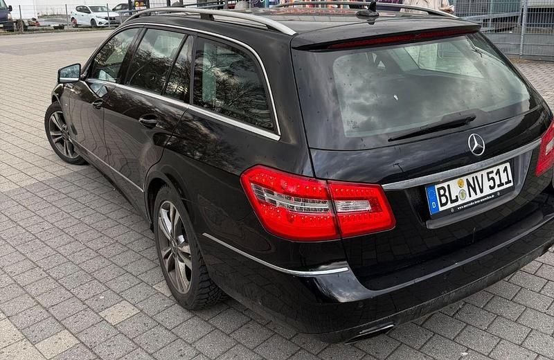 Gebraucht Mercedes E200 136 PS (100 kW) 2013 Schwarz Limousine