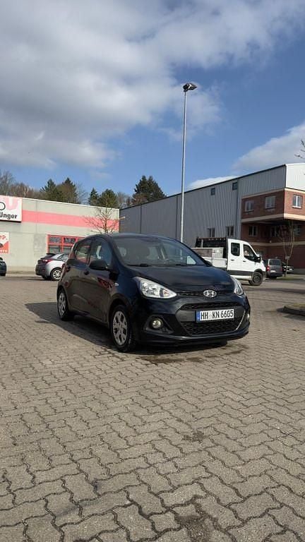 Gebraucht Hyundai i10 Classic 67 PS (49 kW) 2015 Schwarz Kleinwagen