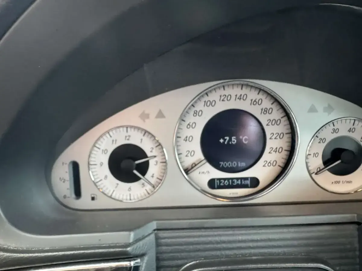Gebraucht Mercedes E240 Avantgarde 177 PS (130 kW) 2004 Limousine