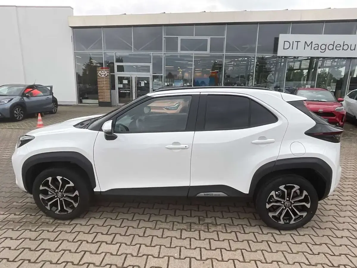 Neu Toyota Yaris Cross 131 PS (96 kW) 2026 Weiß SUV