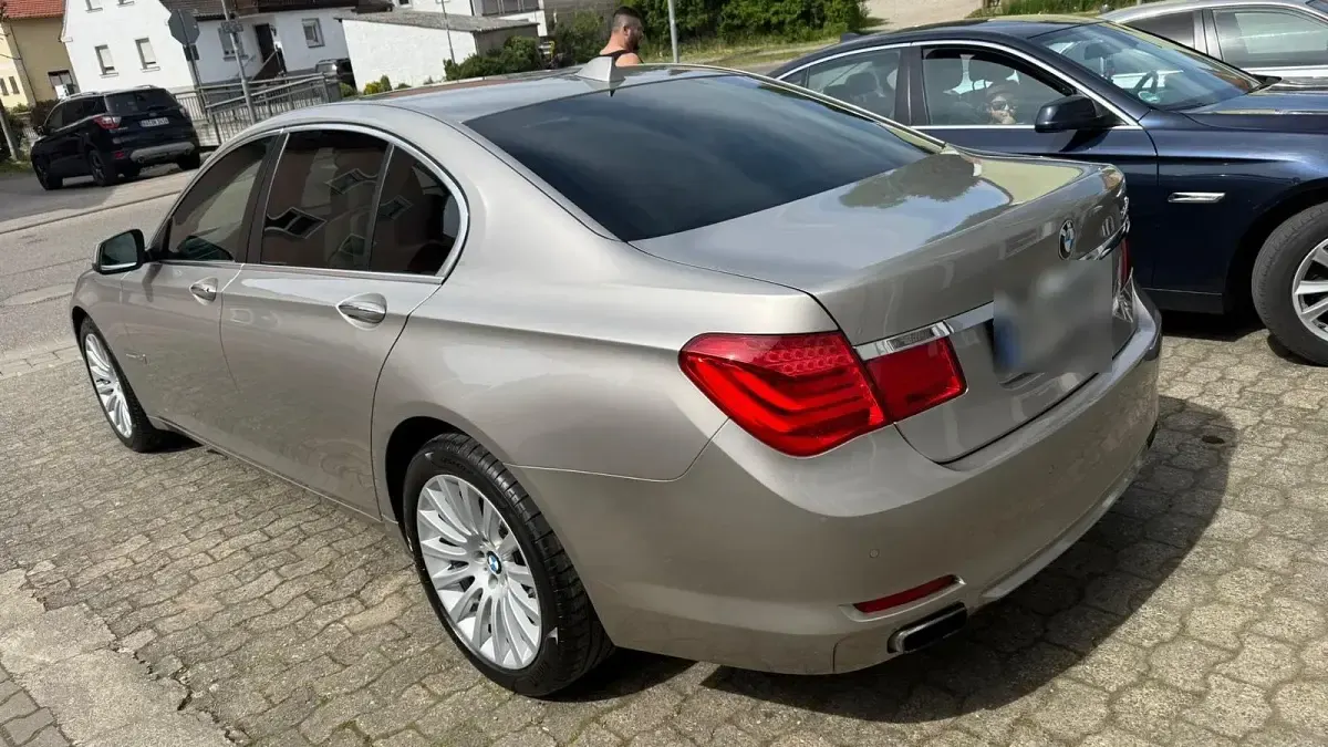Gebraucht BMW 740 Sport Line 306 PS (225 kW) 2012 Andere farben Limousine