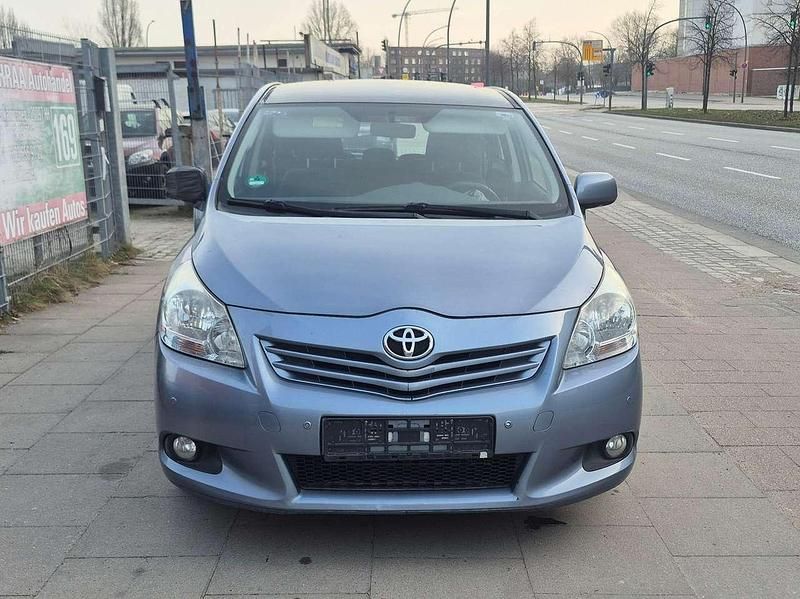 Gebraucht Toyota Verso Edition 132 PS (97 kW) 2011 Blue metallic Van / Kleinbus