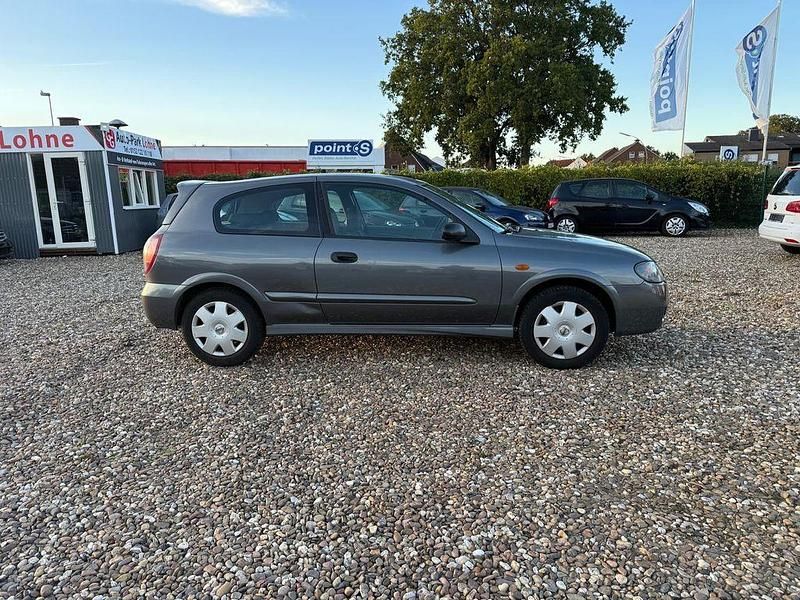 Gebraucht Nissan Almera 98 PS (72 kW) 2002 Grau Kleinwagen