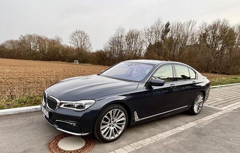 Gebraucht BMW 750 450 PS (330 kW) 2016 Grau Limousine