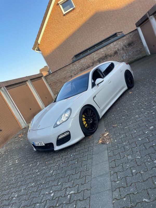 Grau Gebraucht 2011 Porsche Panamera 4S Limousine | 28.000 € (Fairer Preis) - Bild 1/4