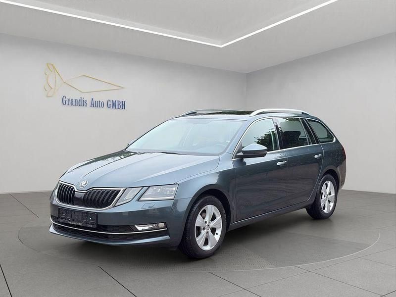 Grau Gebraucht 2019 Skoda Octavia Style Kombi | 12.800 € (Guter Preis) - Bild 1/4