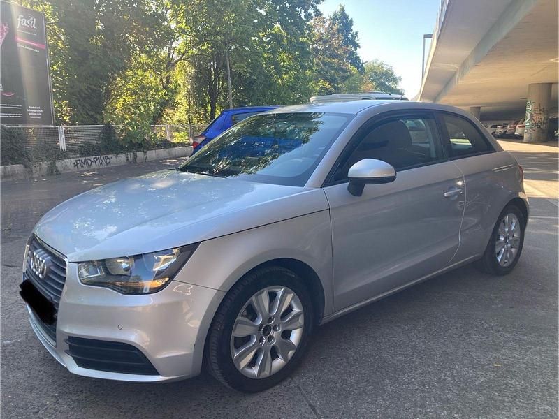 Silber Gebraucht 2011 Audi A1 Sport Kleinwagen | 6.800 € (Superpreis) - Bild 1/4