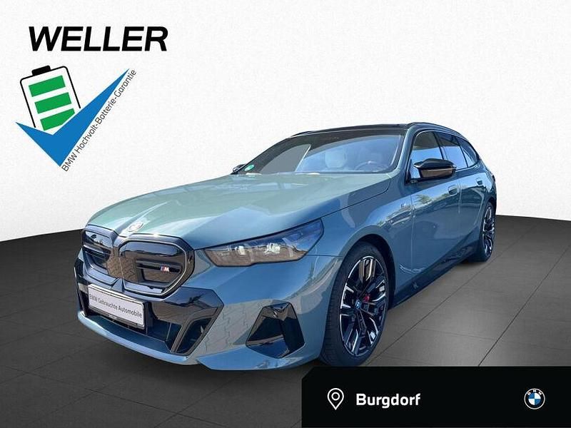 Grün Gebraucht 2024 BMW i5 Comfort Edition Limousine | 73.950 € (Superpreis) - Bild 1/3