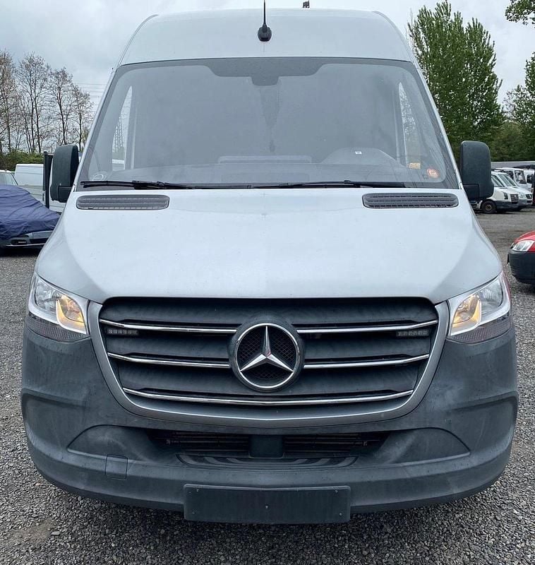 Second-hand Mercedes Sprinter 143 CP (105 kW) 2018 Argintiu Van