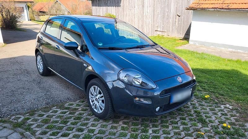 Grau Gebraucht 2016 Fiat Punto Kleinwagen | 2.950 € (Fairer Preis) - Bild 1/4