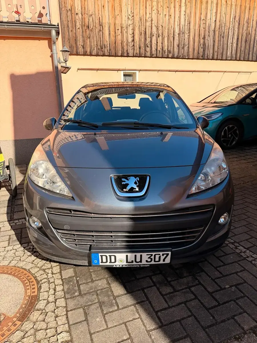 Gebraucht Peugeot 207 70 PS (51 kW) 2010 Grau Limousine