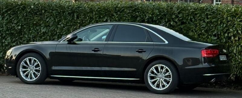 Schwarz Gebraucht 2013 Audi A8 Ambiente Limousine | 20.950 € (Fairer Preis) - Bild 1/4