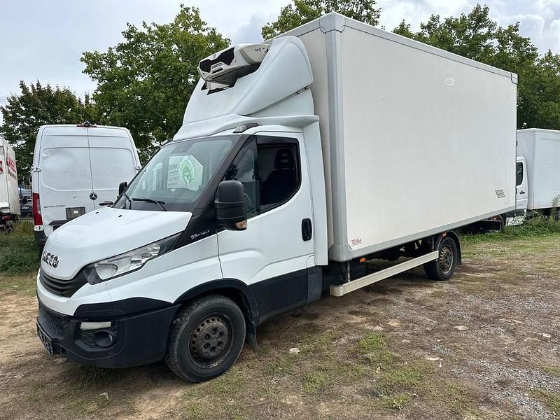 Weiß Gebraucht 2017 Iveco Daily Van / Kleinbus | 12.990 € (Fairer Preis) - Bild 1/4