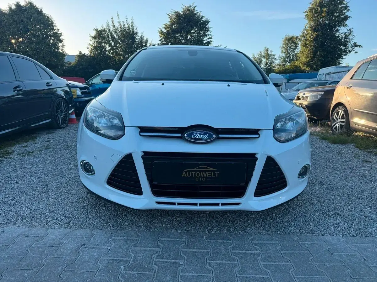 Gebraucht Ford Focus Titanium 116 PS (85 kW) 2014 Weiß Kleinwagen