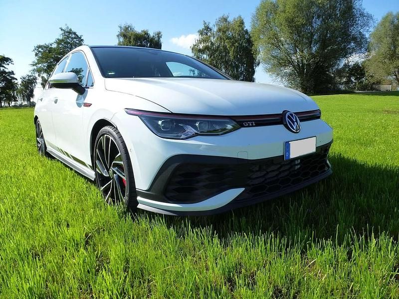Weiß Gebraucht 2021 VW Golf VIII GTI Clubsport Limousine | 31.999 € (Fairer Preis) - Bild 1/4
