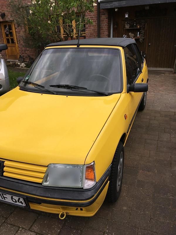 Gelb Gebraucht 1995 Peugeot 205 Roland Garros Cabrio | 5.499 € - Bild 1/4