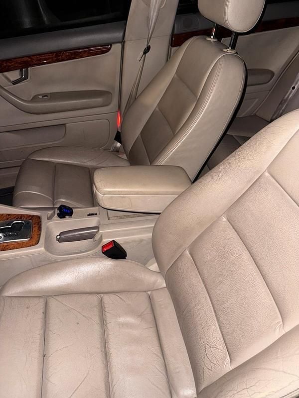 Gebraucht Audi A4 135 PS (99 kW) 2001 Schwarz Kombi