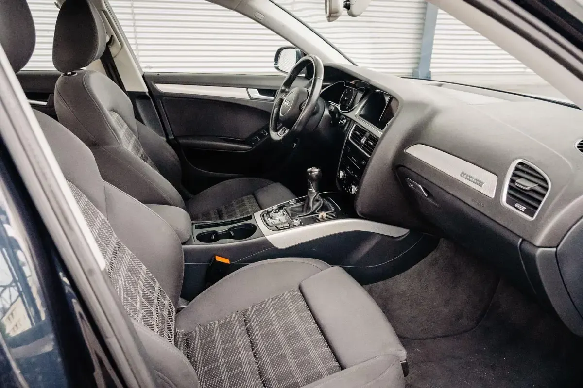 Gebraucht Audi A4 Ambition 150 PS (110 kW) 2014 Blau Kombi