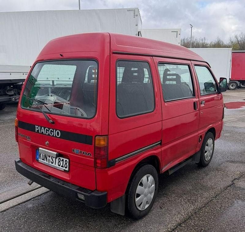 Gebraucht Piaggio Porter 69 PS (50 kW) 2013 Rot Van / Kleinbus