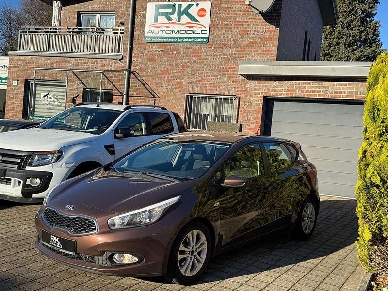 (j5n) matrixbraun met. Gebraucht 2013 Kia Ceed Edition 7 Kleinwagen | 4.999 € (Fairer Preis) - Bild 1/4