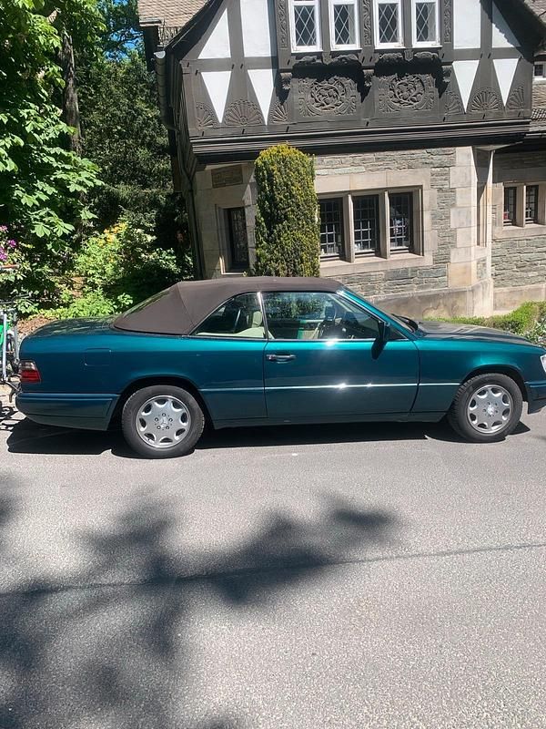 Gebraucht Mercedes E200 136 PS (100 kW) 1995 Grün Cabrio