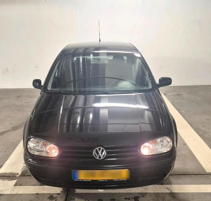 Schwarz Gebraucht 2003 VW Golf IV Kleinwagen | 3.950 € - Bild 1/4